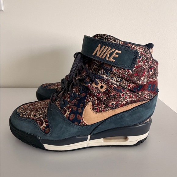 Nike Air Revolution Sky Hi Liberty - Picture 2 of 6